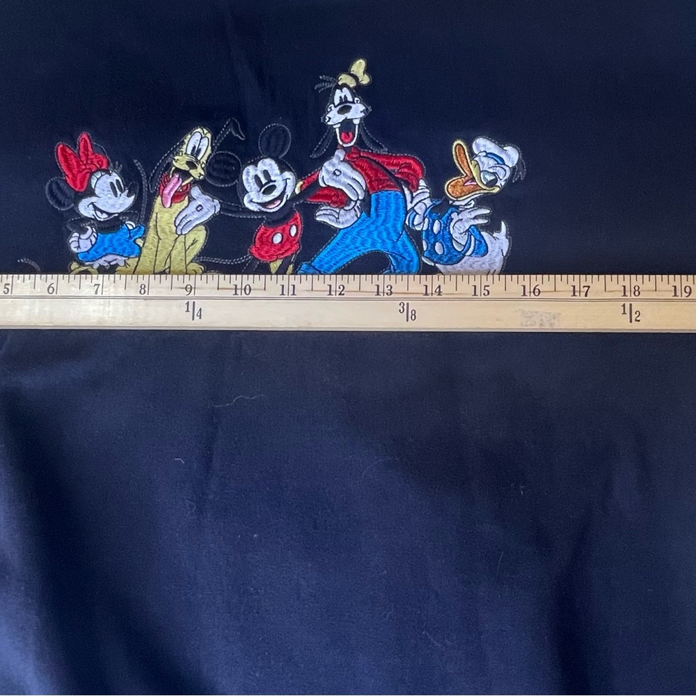 Vintage-style Disney sweatshirt featuring the classic Mickey & Friends crew! - Picture 5 of 7